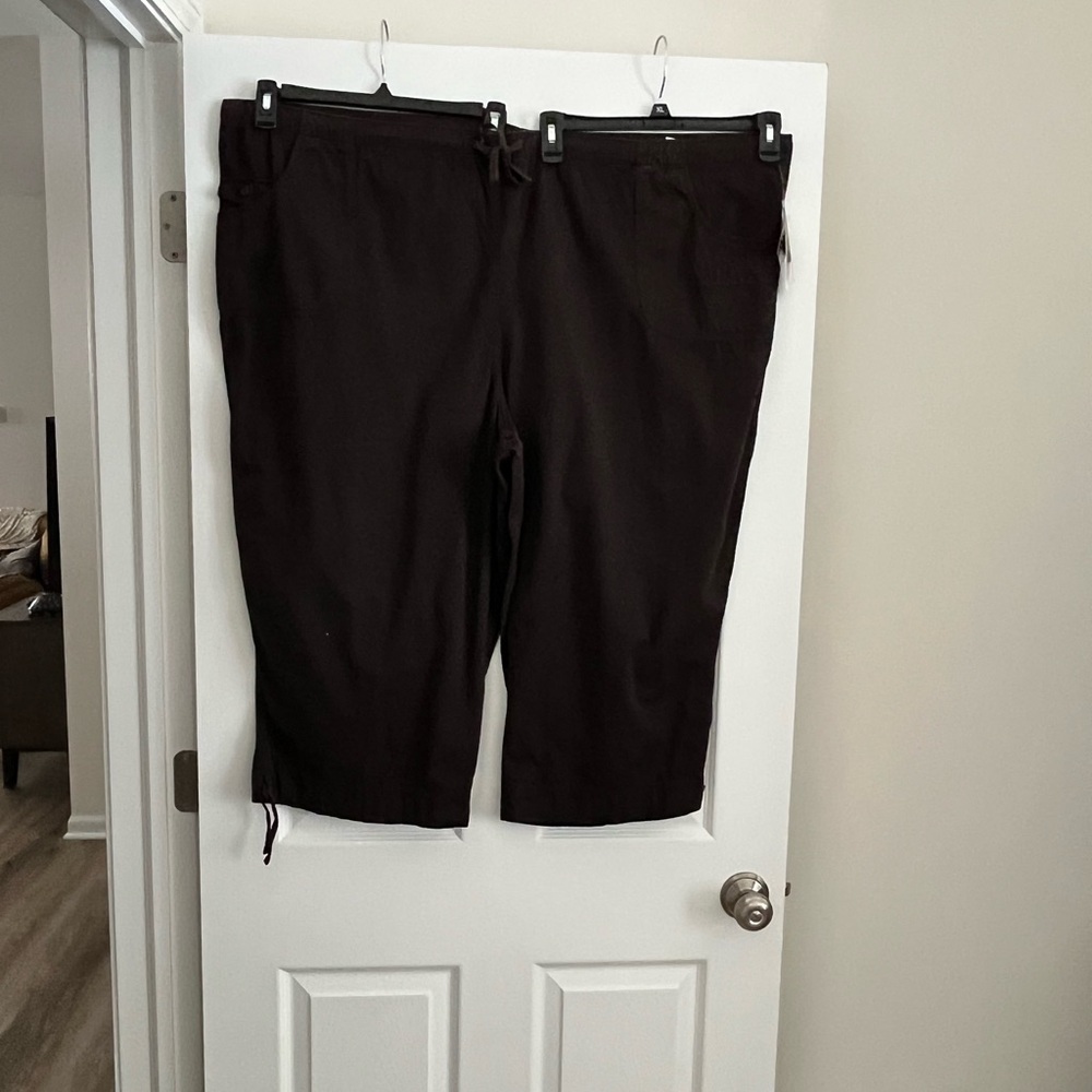 Women's Black Capris